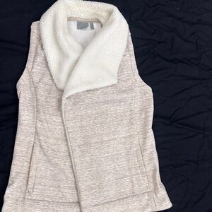 Athleta Cream Sleeveless Sweater Vest